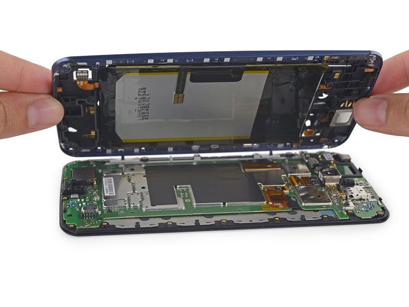 Nexus 6 od Motorolii rozebrany na czci pierwsze