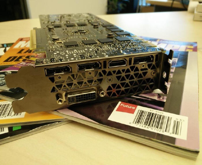 NVIDIA GeForce GTX TITAN-X na zdjęciach