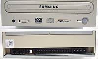 Obrazek Samsung prezentuje combo SM-352