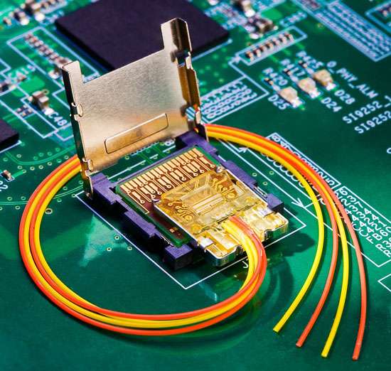 Intel wprowadza technologi Light Peak