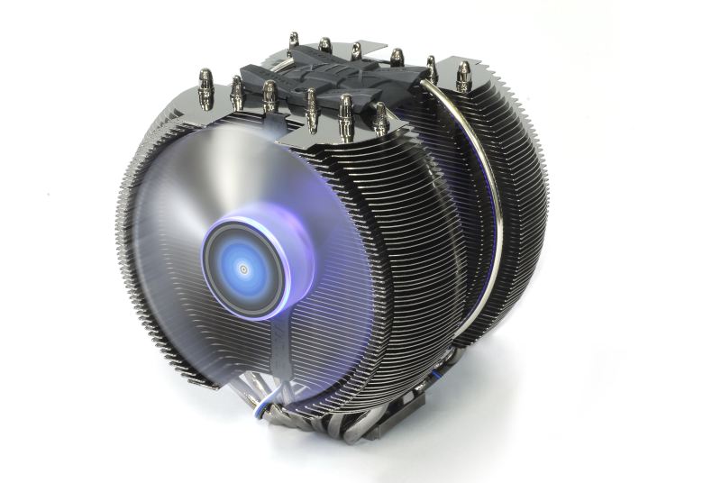 Zalman CNPS12X z trzema wentylatorami<br />
