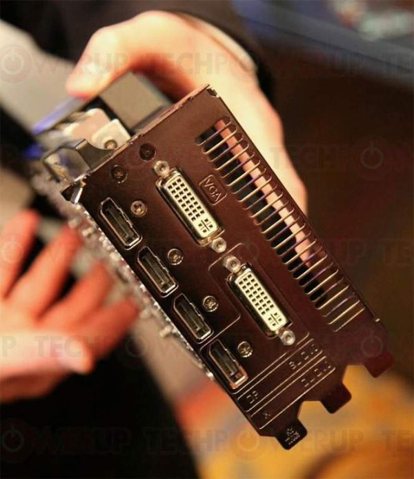 Duy Asus Radeon HD 6970 DirectCu II 