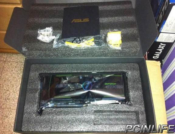 Asus GeForce GTX 590 rozpakowany...