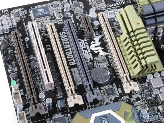 Asus Sabertooth 990FX AM3+ na zdjciach