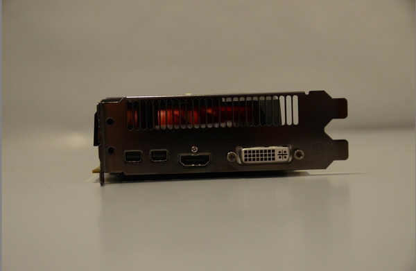 Niereferencyjny Sapphire Radeon HD 7950 na zdjciach...