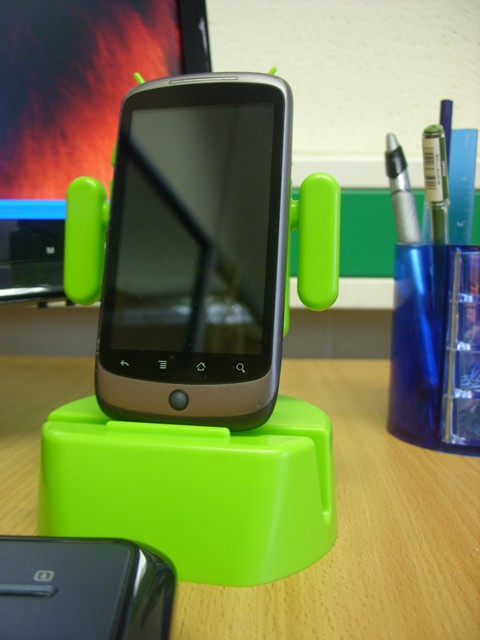 Podstawka dokujca dedykowana dla telefonw z Androidem czyli CozyBot
