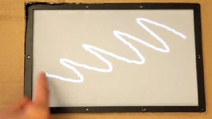 Microsoft - ekran Touchscreen z opnieniem 1 ms