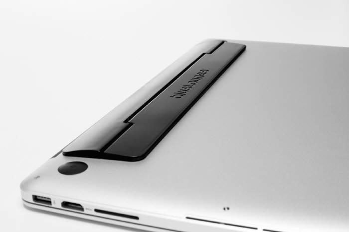 Bluelounge Kickflip - wygodna podstawka MacBooka