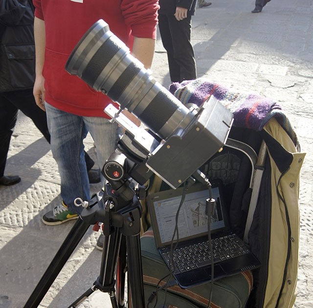 Aparat fotograficzny o matrycy 143 megapikseli