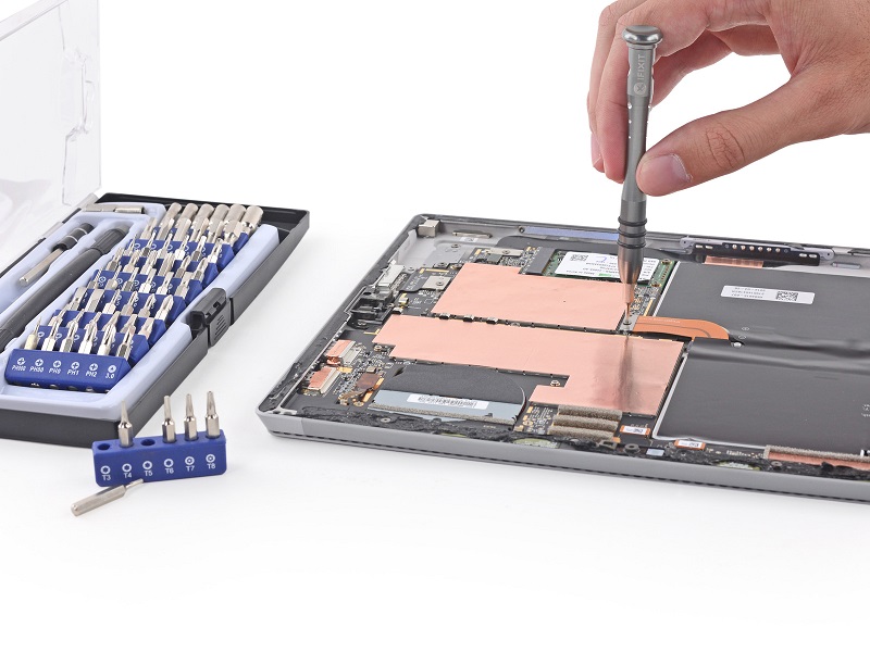 Microsoft Surface Pro 3 rozebrany na części