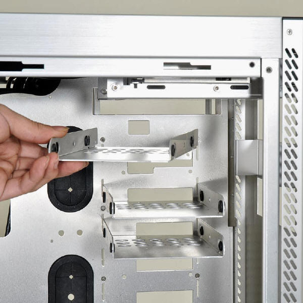 Lian Li PC-B16 i PC-A61 zadebiutuj na targach CeBIT