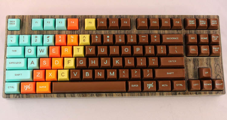 CM Storm NovaTouch TKL - Klawiatura w stylu lat 70