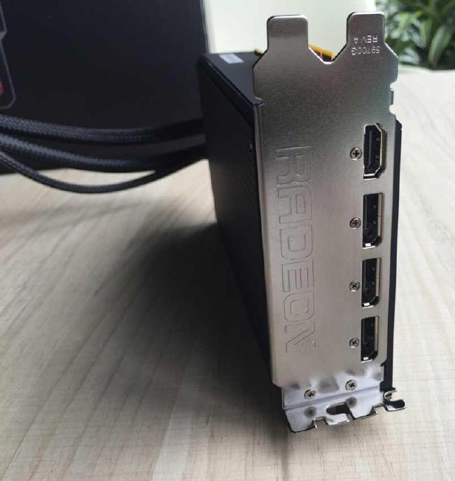 Więcej zdjęć Radeona R9 Fury X