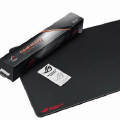 Obrazek ASUS Republic of Gamers prezentuje podkładkę ROG Sheath