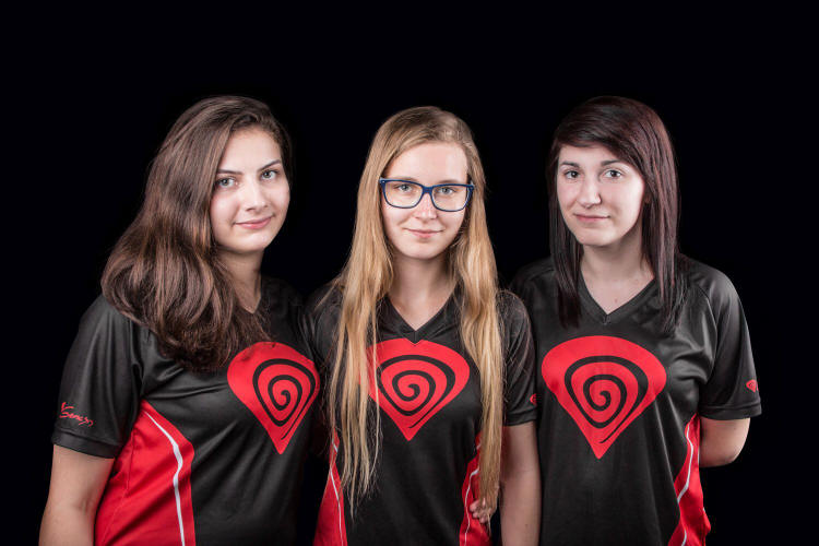 Kobiecy Team Genesis podbija Counter Strike’a
