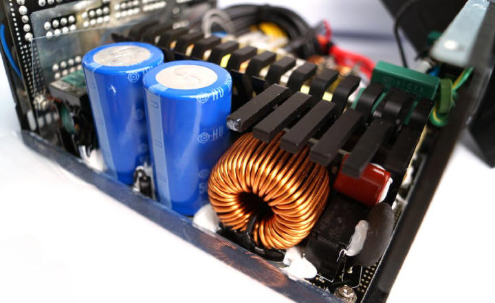 Zalman ARX 1200 - jakość zasilania poświadczona certyfikatem
