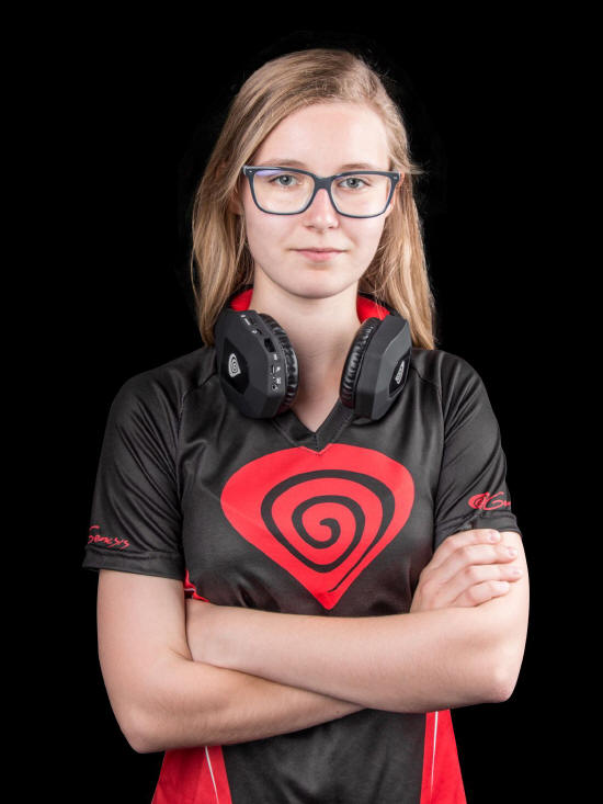 Kobiecy Team Genesis podbija Counter Strike’a