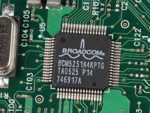 Broadcom chce Qualcomm...