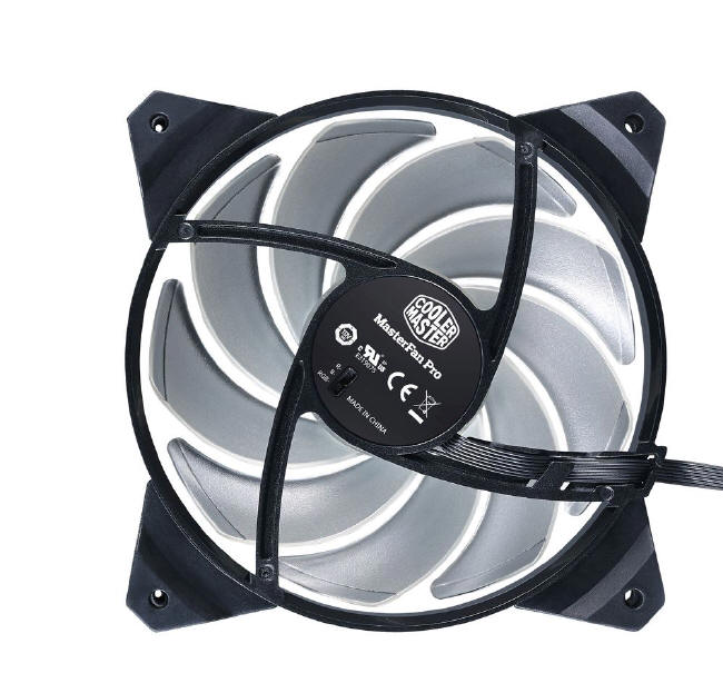 MasterFan Pro 3-in-1 z kontrolerem RGB LED w zestawie