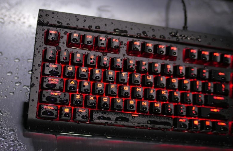 CORSAIR K68 - Mechanik do zadań specjalnych