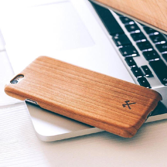 Woodcessories – iPhone w…  drewnie i kevlarze