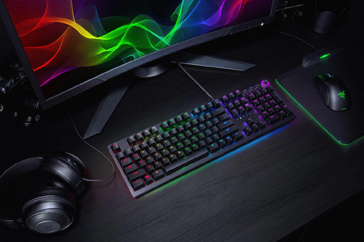 Razer Huntsman - klawiatura z  Opto-Mechanicznymi przecznikami