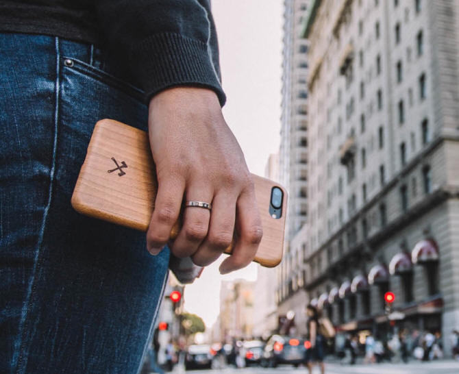 Woodcessories – iPhone w… drewnie i kevlarze