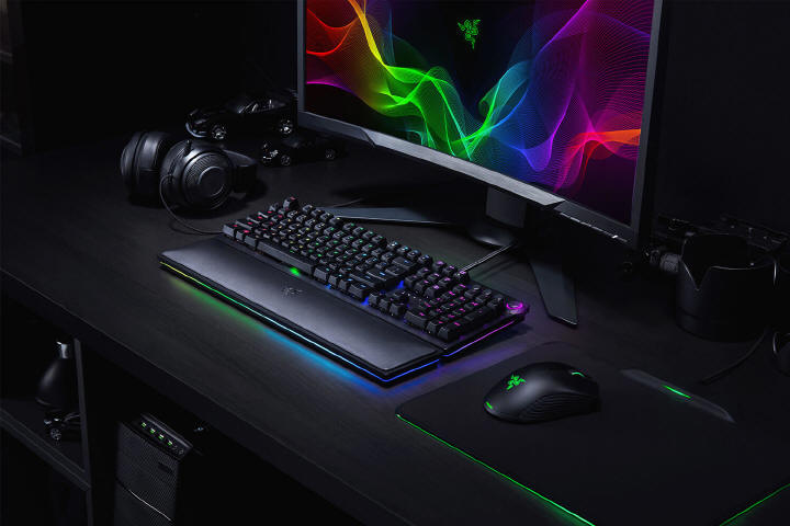 Razer Huntsman - klawiatura z  Opto-Mechanicznymi przecznikami