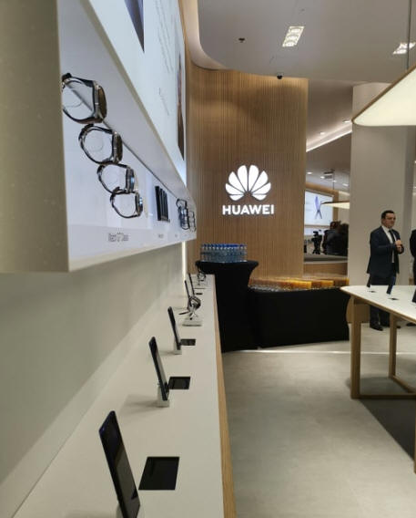 Huawei - pierwszy flagowy sklep w Warszawie