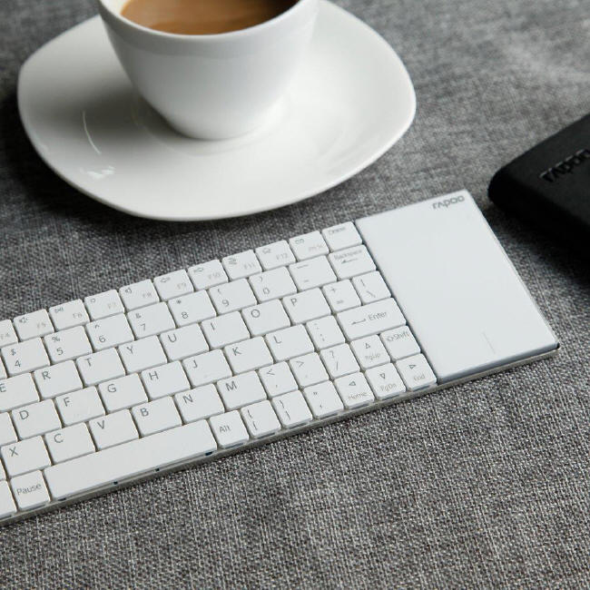 Rapoo E2710 – bezprzewodowa klawiatura z touchpadem