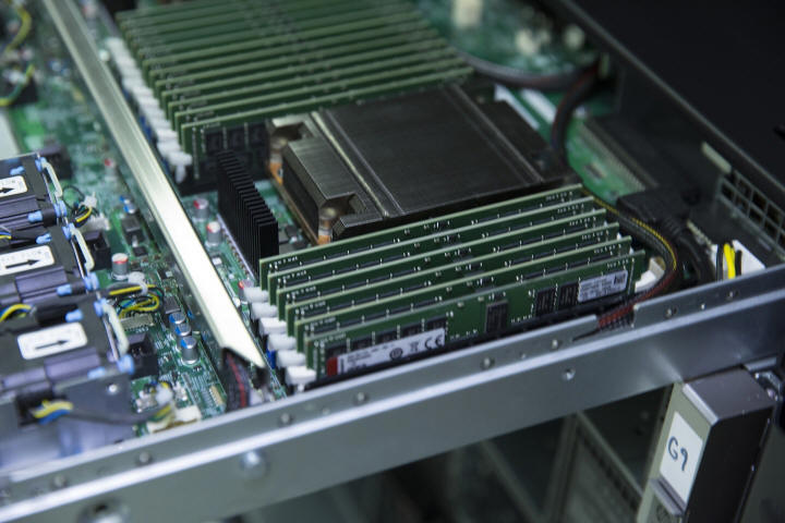 Kingston - moduły DDR4-3200 Registered DIMM dla nowych AMD EPYC
