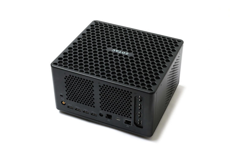 ZOTAC ZBOX Q napędzanye przez Intel Xeon i NVIDIA Quadro