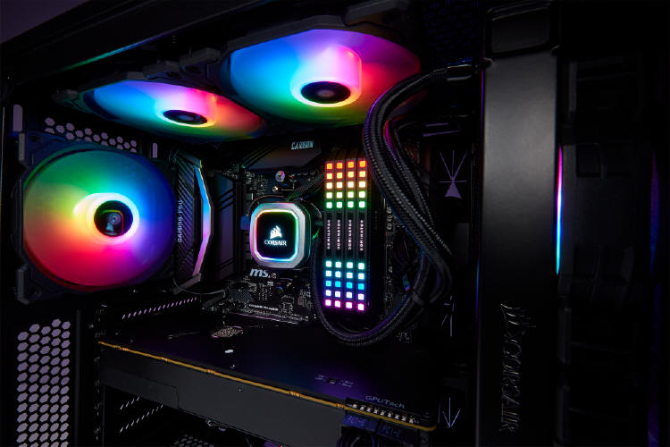 CORSAIR wprowadza dwa nowe produkty pełne LED RGB