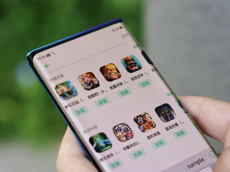 OPPO - ekran niemal zupełnie pozbawionego ramek