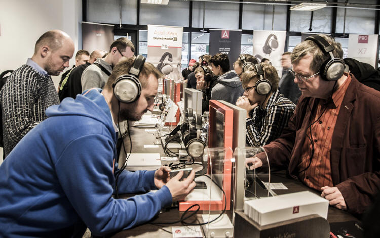 Największa w Polsce strefa słuchawek na Audio Video Show 2019