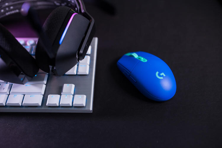 Logitech G - zestaw słuchawkowy G733 LIGHTSPEED