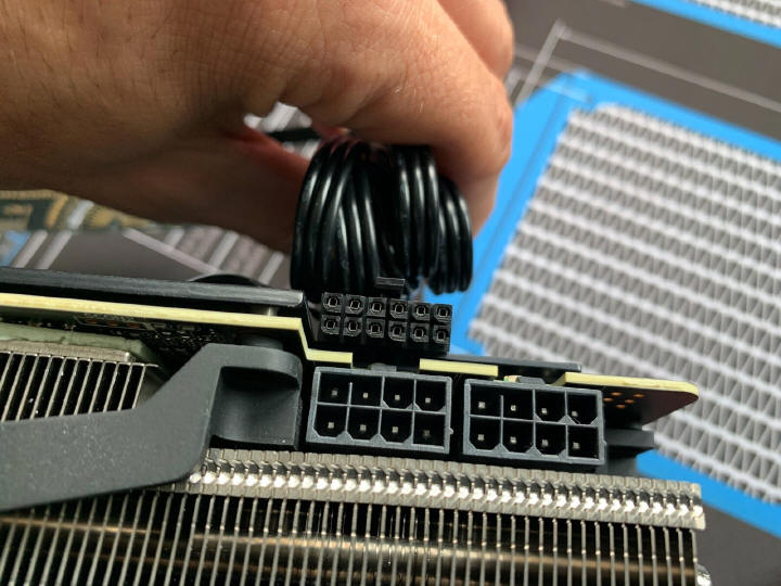 Molex Micro-Fit 3.0 12-pin - pierwsze zdjęcia