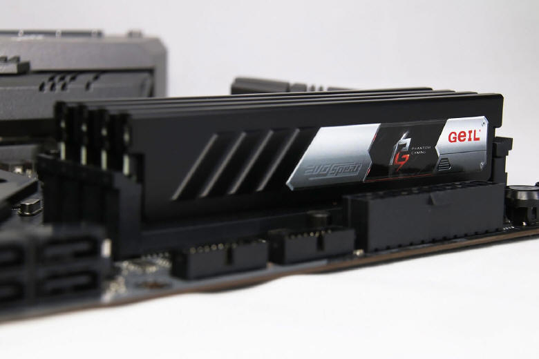 GeiL EVO SPEAR Phantom Gaming Edition DDR4