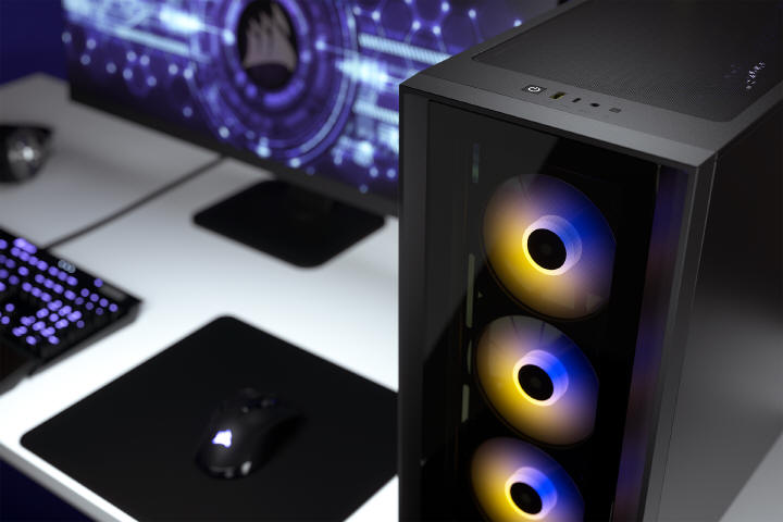 CORSAIR - nowe obudowy z premierowej serii ’4000’