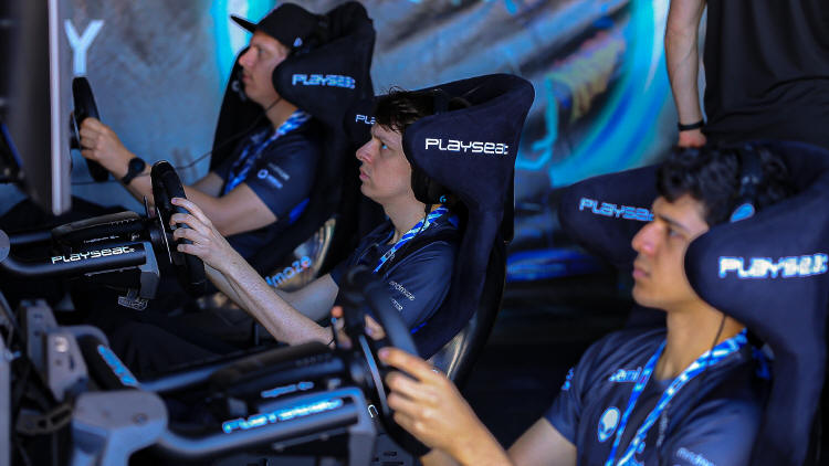 Logitech G i McLaren - nowa era e-sportowych pojedynków na torach