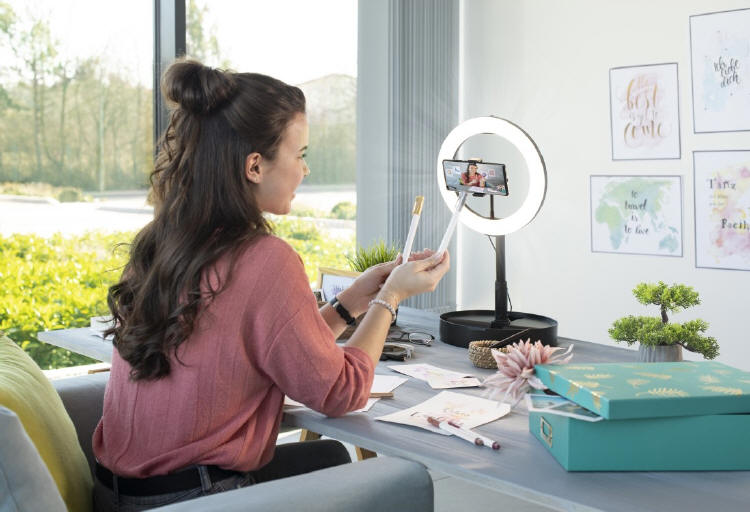lampa pierścieniowa HAMA z uchwytem do smartfona