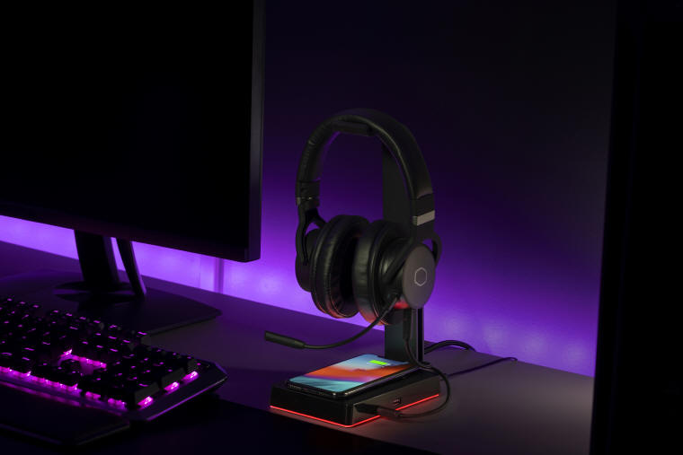 Cooler Master GS750 - stojak na słuchawki z ładowarką
