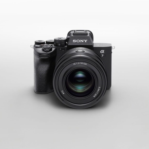Sony α7 IV z 33-megapikselowym, pełnoklatkowym przetwornikiem obrazu