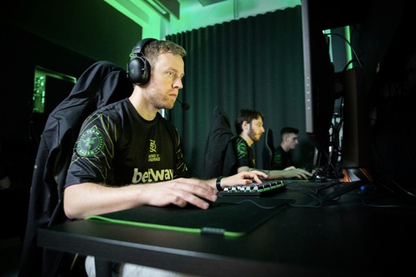 Team Razer podpisuje umowę z tytanami esportu z Ninjas In Pyjamas