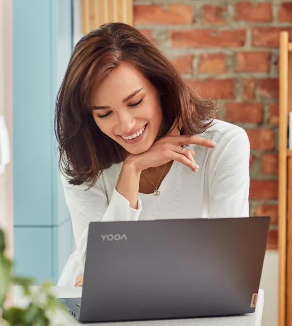 Natalia Szroeder ambasadorką marki Lenovo Yoga