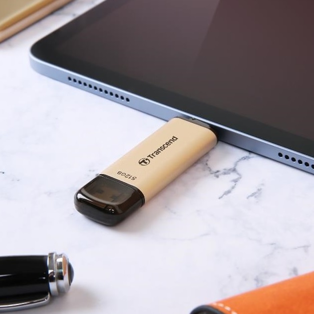 TRANSCEND JetFlash 930C z portami USB typu C i A