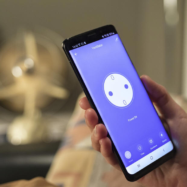 Steruj sprzętem elektrycznym z kanapy z gniazdem Wi-Fi Hama