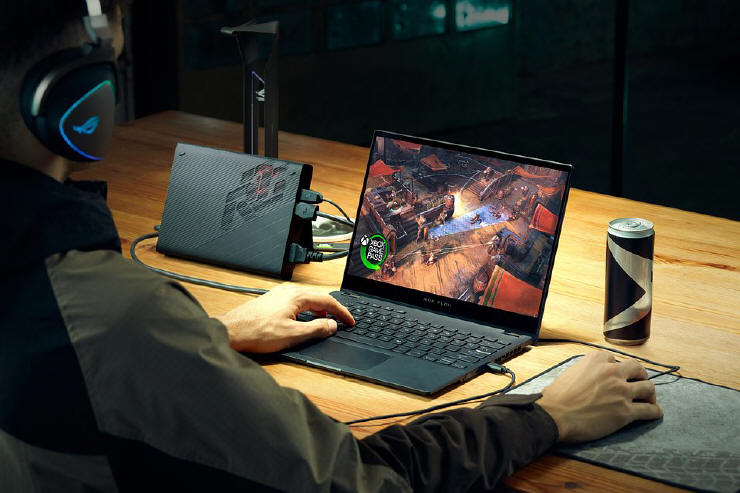 ASUS ROG Flow X13 z zewnętrzną kartą graficzną XG Mobile