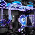 Obrazek CORSAIR przedstawia nowe zestawy z serii Hydro X