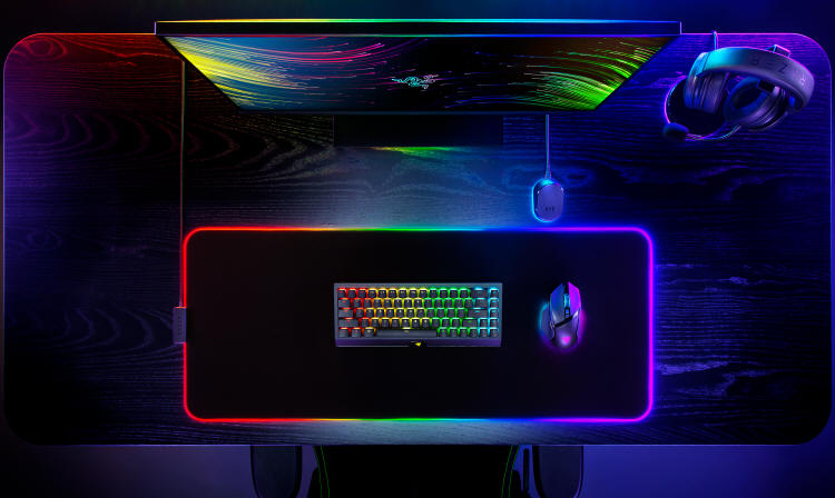 Razer Strider Chroma i Goliathus Chroma 3XL